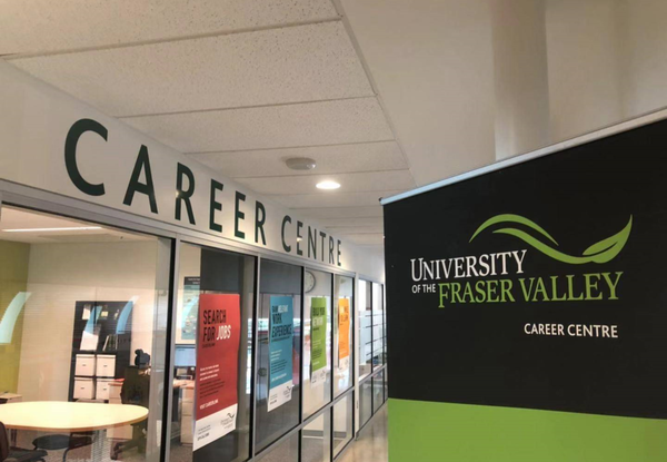 圖片: University of the Fraser Valley - 商業航空文憑 (APR/2022)