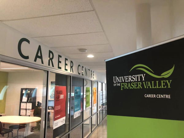 圖片: University of the Fraser Valley - 商業航空文憑 (APR/2022)