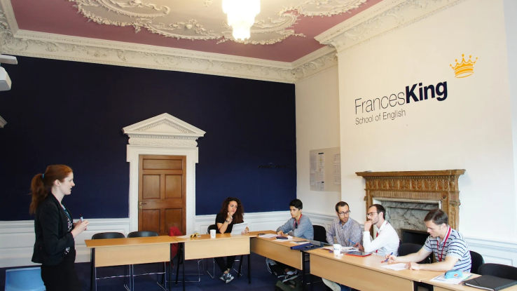 圖片: frances-king-school-of-english-ireland-classroom