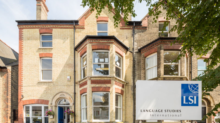 圖片: lsi-cambridge_school-front-exterior