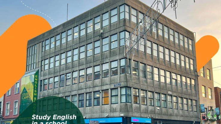 圖片: student-campus-limerick-building