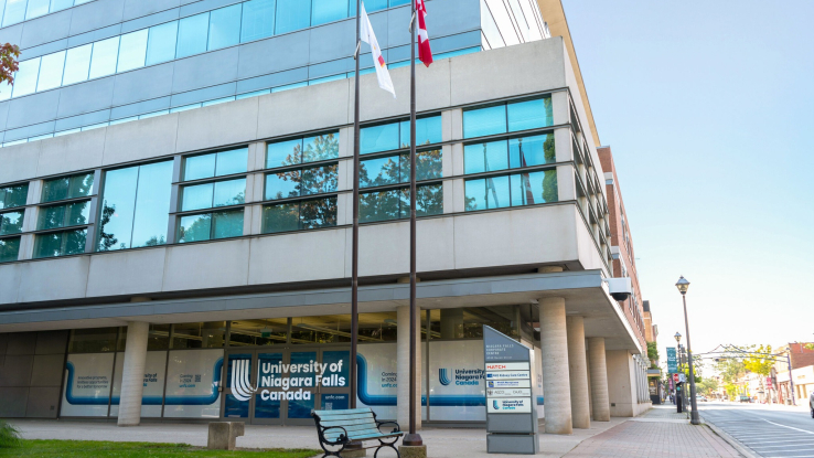 圖片: university-of-niagara-falls-canada-building